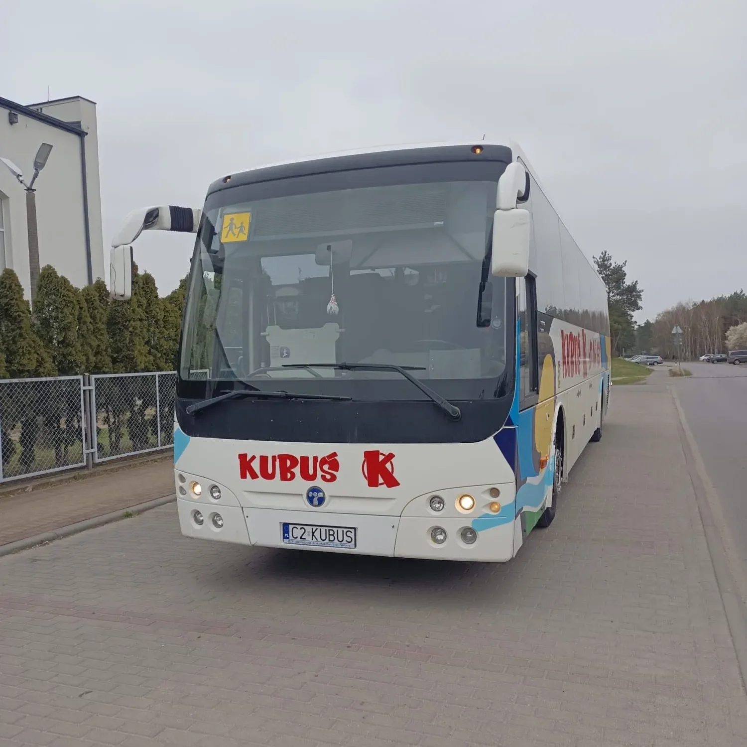 biały autobus kubuś przewozy toruń